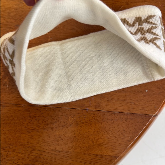 Michael Kors monogram winter headband OSFM NEW no tags - Picture 2 of 3
